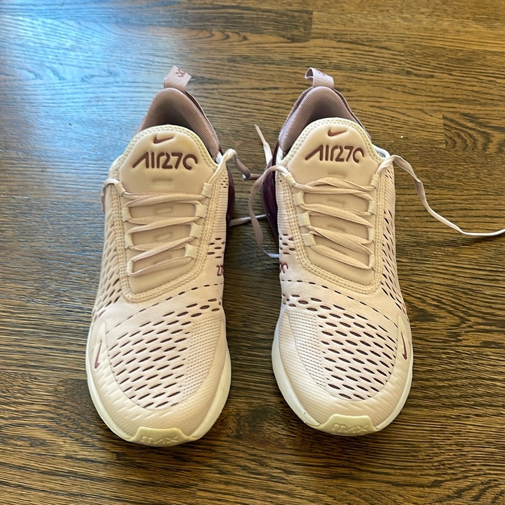 Nike Air Max 270 - size 9